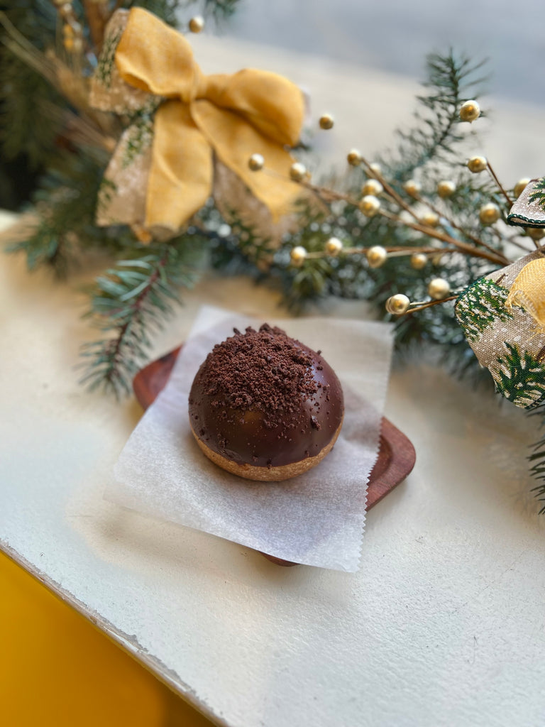 Sonho de Pão de Mel - Chocolate, Spices & Dulce de Leche Sourdough Donut